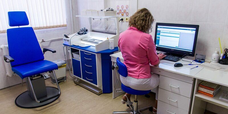 Еще две детские поликлиники перешли на ведение электронных медкарт