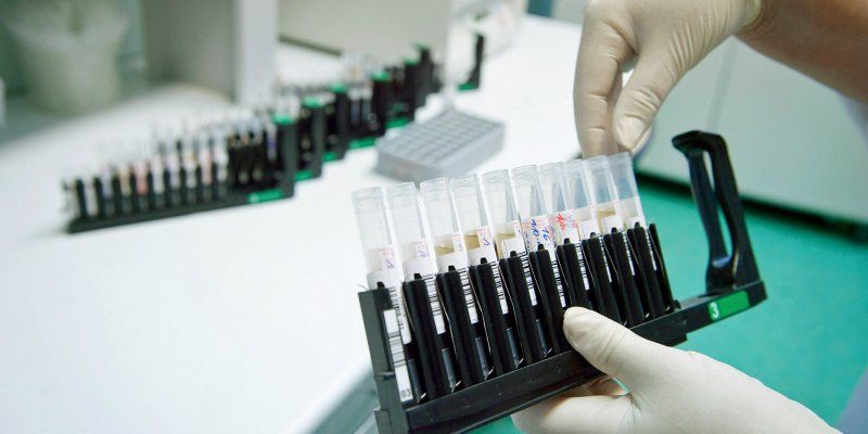 Россиянину, у которого подтвердили наличие коронавируса, оказывают необходимую медицинскую помощь