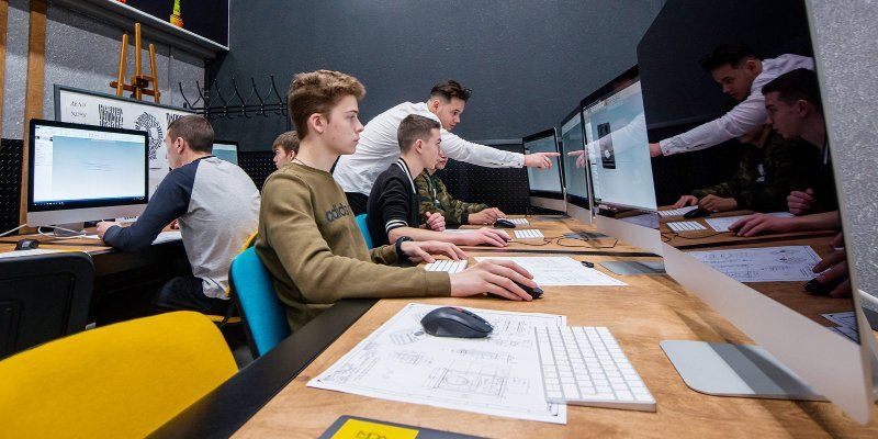 Включить свет голосом и написать программу: о чем еще расскажут на «Субботах московского школьника»