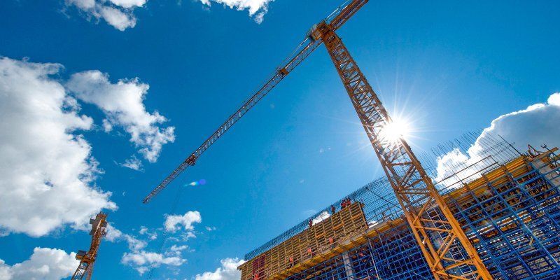 В Москворечье-Сабурове завершается строительство надземной части жилого дома по программе реновации