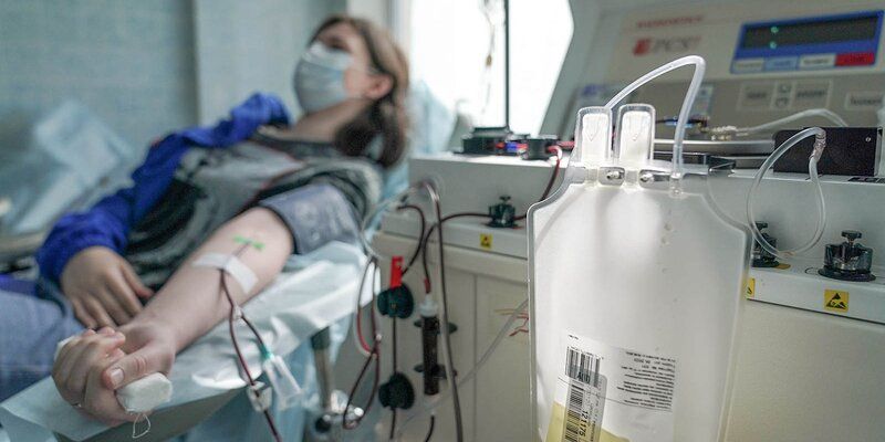 Доноры сдали уже 10 тонн плазмы с антителами к COVID-19