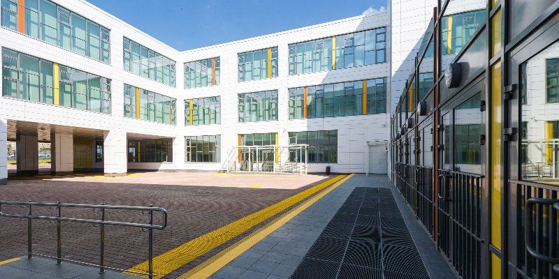 Школу в поселении Новофедоровском в ТиНАО реконструируют