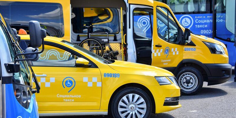 Автопарк социального такси пополнился новыми микроавтобусами