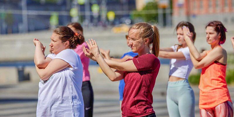 «Спортивные выходные»: горожан приглашают на бесплатные тренировки в парки Москвы