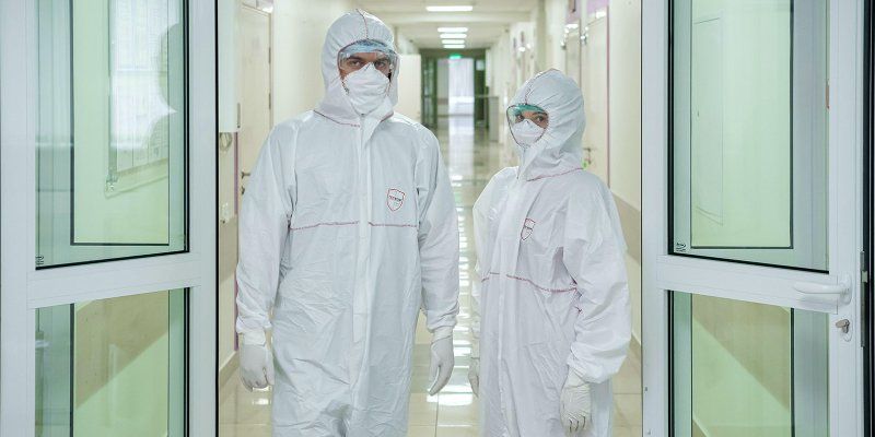 В московских стационарах для пациентов с COVID-19 работали медики из 25 городов