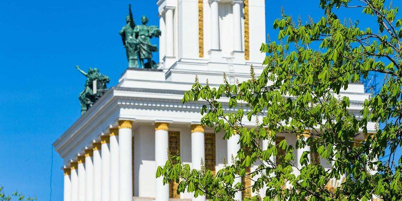 Проход по центральной аллее ВДНХ закрыт до 1 июня