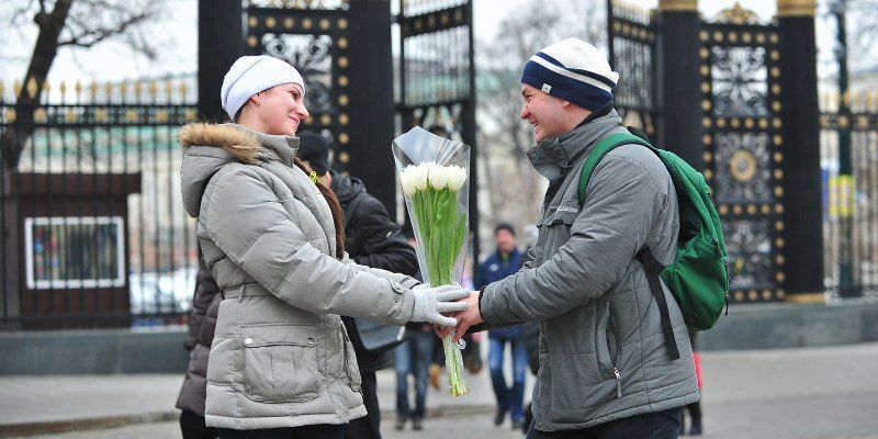 Более 300 пар поженятся в День всех влюбленных