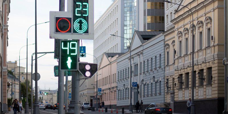 Работу светофоров оптимизировали на 1000 переходов за шесть лет