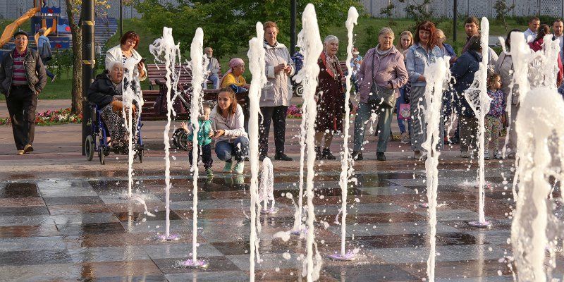 В парке 70-летия Победы открыли сухой фонтан