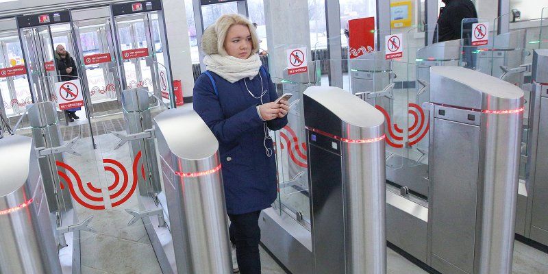 Льготный проезд, скидки и оплата покупок: как московские студенты используют карту москвича
