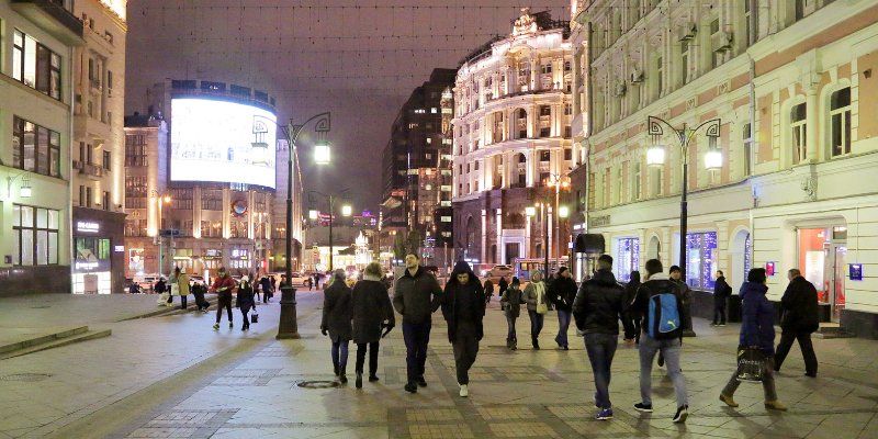 Москва поздравит студентов гигантскими цифровыми открытками