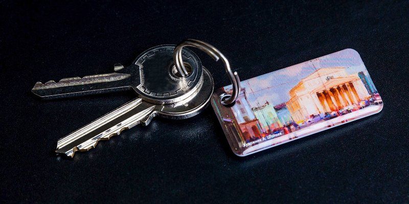 Стремянный переулок и Манежная площадь: брелоки «Тройка» с видами старой Москвы появились в метро