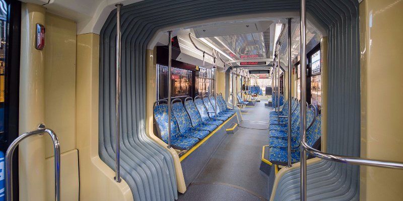 В трамваях двух маршрутов заработала бесконтактная система оплаты проезда