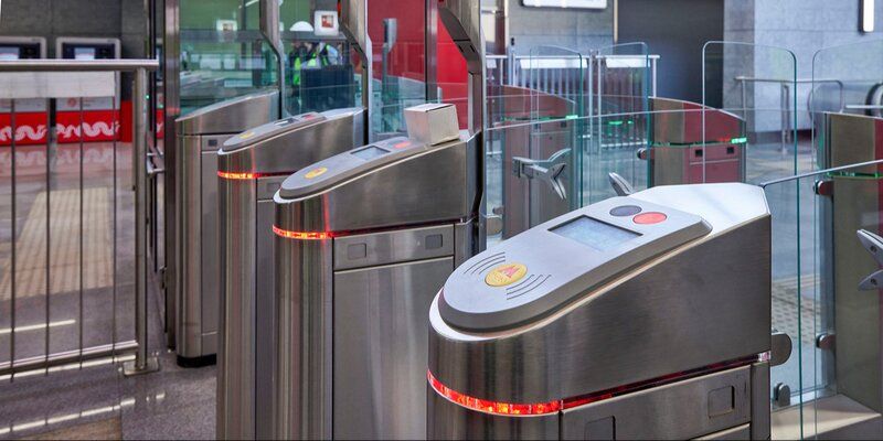 Все турникеты метро смогут принимать банковские карты в 2022 году