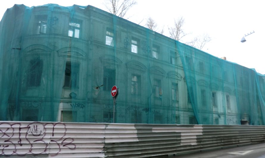 Дом и школа в Малом Златоустинском переулке (XVII век). Архитектор М. Казаков