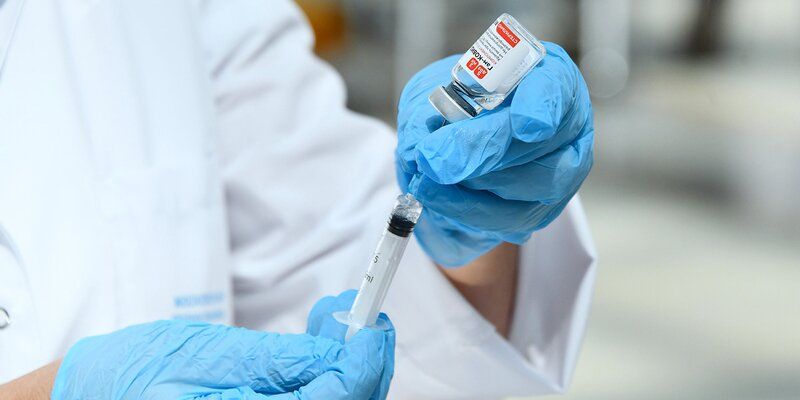 400 adolescents were vaccinated with the first component of the Sputnik M vaccine as part of a clinical investigation