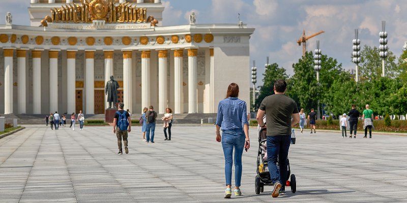 Почти 90 тысяч семей с детьми получают повышенное пособие