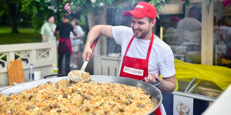 Удмуртские перепечи и бурятские буузы: какие еще блюда можно попробовать на фестивале «Вкусы России»
