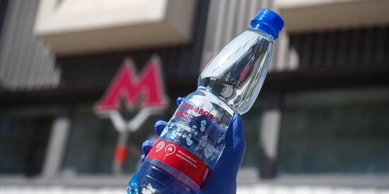 Пять тысяч бутылок с водой раздали пассажирам метро и МЦК за последние дни