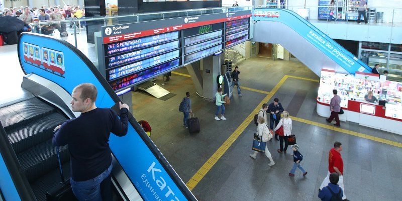 Звуковые объявления на всех вокзалах Москвы продублировали на английском языке