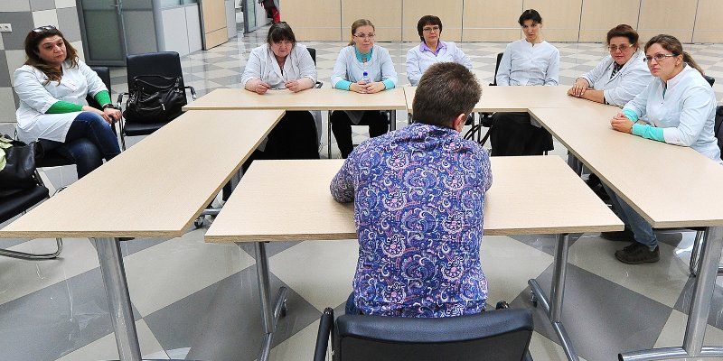 Более 50 тысяч медработников обучат бесконфликтному общению