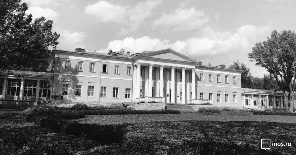 Mansion at Pyotr Vyazemsky&rsquo;s Ostafyevo Estate Photo by S. Bodyansky. Shcherbinka in the Podolsk District of the Moscow Region, September 1998.The Main Archive Department of Moscow