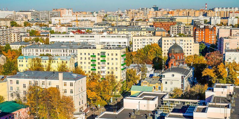 В многоквартирных домах Москвы заменят шиферные крыши