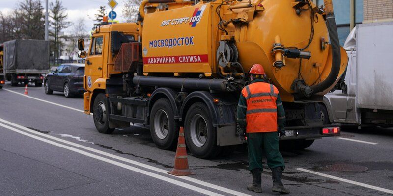 Последствия непогоды устраняют 300 бригад Мосводостока