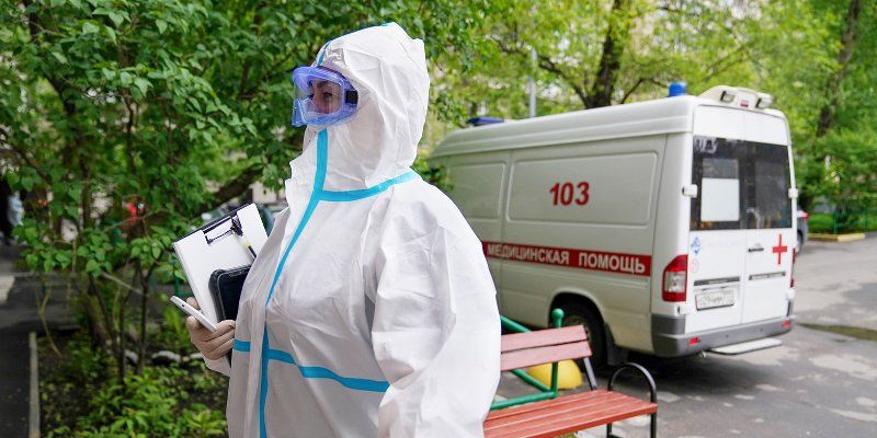 Число новых случаев COVID-19 снизилось за месяц почти на 46 процентов