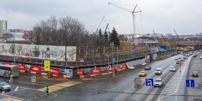 Забор вокруг парка «Зарядье» уберут в течение месяца