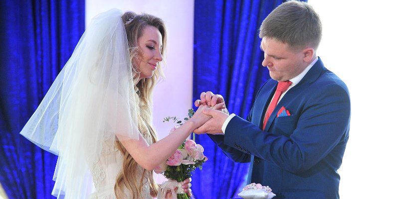 Более 50 пар зарегистрировали брак в Рождество