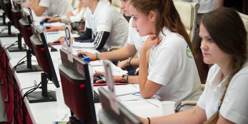 Хамство на горячих линиях Москвы начал отслеживать робот