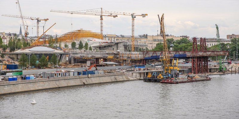 Вокруг строящегося парка «Зарядье» убрали забор