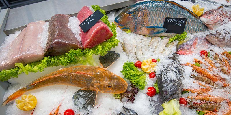Редкая рыба калкан и дальневосточный кальмар: что необычного привезли на рыбный рынок «Золотой осени»