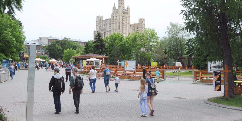 В Московском зоопарке расширят пешеходный мост и оборудуют еще один вход