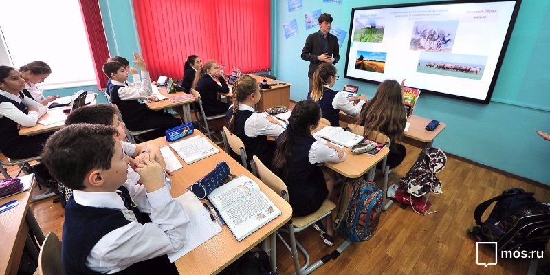 Средняя зарплата московских педагогов выросла до 76 тысяч рублей