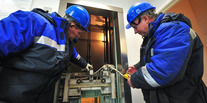 Жители двух домов района Зябликово будут пользоваться новыми лифтами