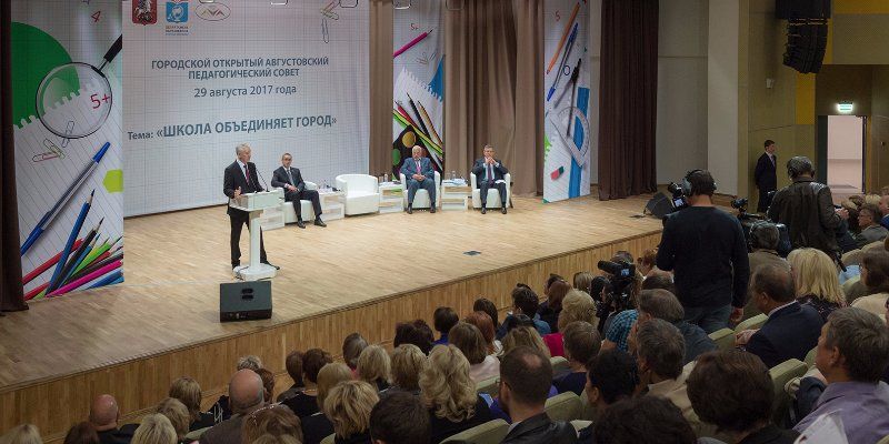 Информационную базу в школах Москвы полностью обновят до 1 сентября 2018 года