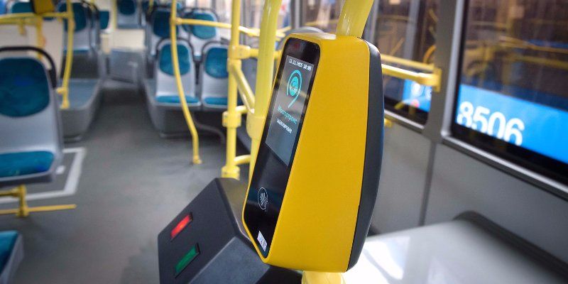 В больших автобусах и новых трамваях с 1 января уберут турникеты