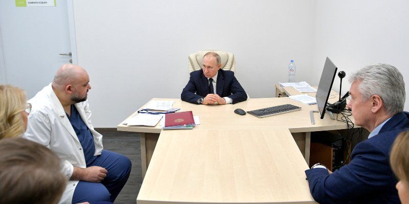 Высокое качество работы и слаженность коллектива: Владимир Путин осмотрел больницу в Коммунарке