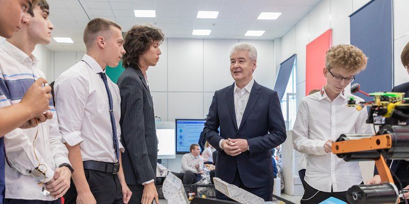 Робототехника и моделирование: в новом учебном году в Москве открылись 35 ИТ-классов
