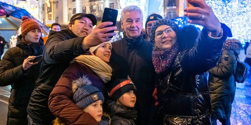 Сергей Собянин поздравил москвичей с наступающим Новым годом на площадке фестиваля «Путешествие в Рождество»