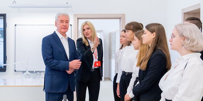 Сергей Собянин посетил новую школу, открывшуюся в Коммунарке