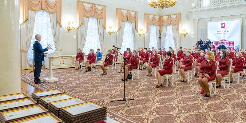«Вы обеспечили безопасность Москвы и спасли огромное количество жизней»: Сергей Собянин наградил сотрудников Роспотребнадзора за вклад в борьбу с пандемией