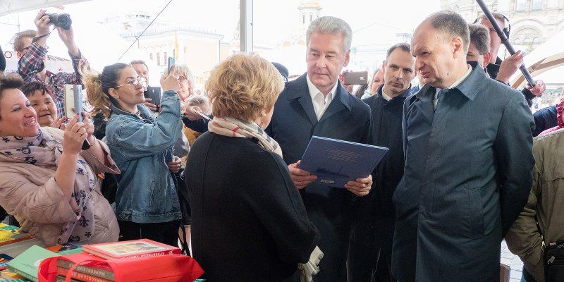 Более 400 издательств из 45 регионов: стартовал ежегодный книжный фестиваль «Красная площадь»