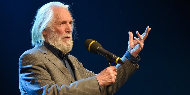 Сергей Собянин поздравил с днем рождения народного артиста РСФСР Станислава Любшина