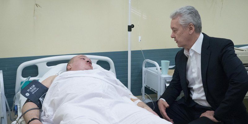 Сергей Собянин пожелал выздоровления спасателям, пострадавшим во время пожара в торговом центре в Москве