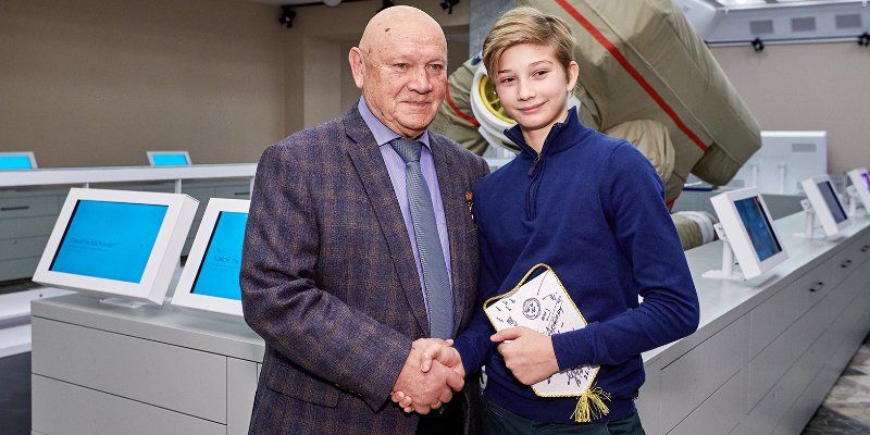 Мечты сбываются: московский школьник встретился с космонавтом Владимиром Джанибековым