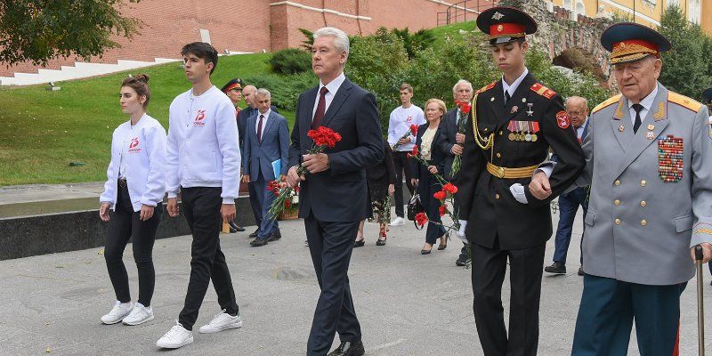 Сергей Собянин принял участие в церемонии возложения венков к Могиле Неизвестного Солдата