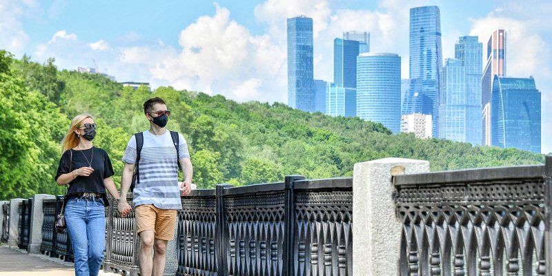 Москва поэтапно снимает ограничения по коронавирусу